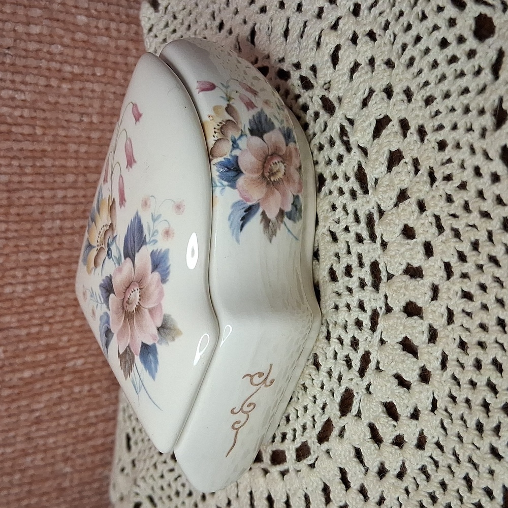 Vintage Porcelin Piano Trinket Box - Picture 4 of 7